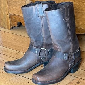 Women’s Frye Harness 12R Distressed Leather Boots 9